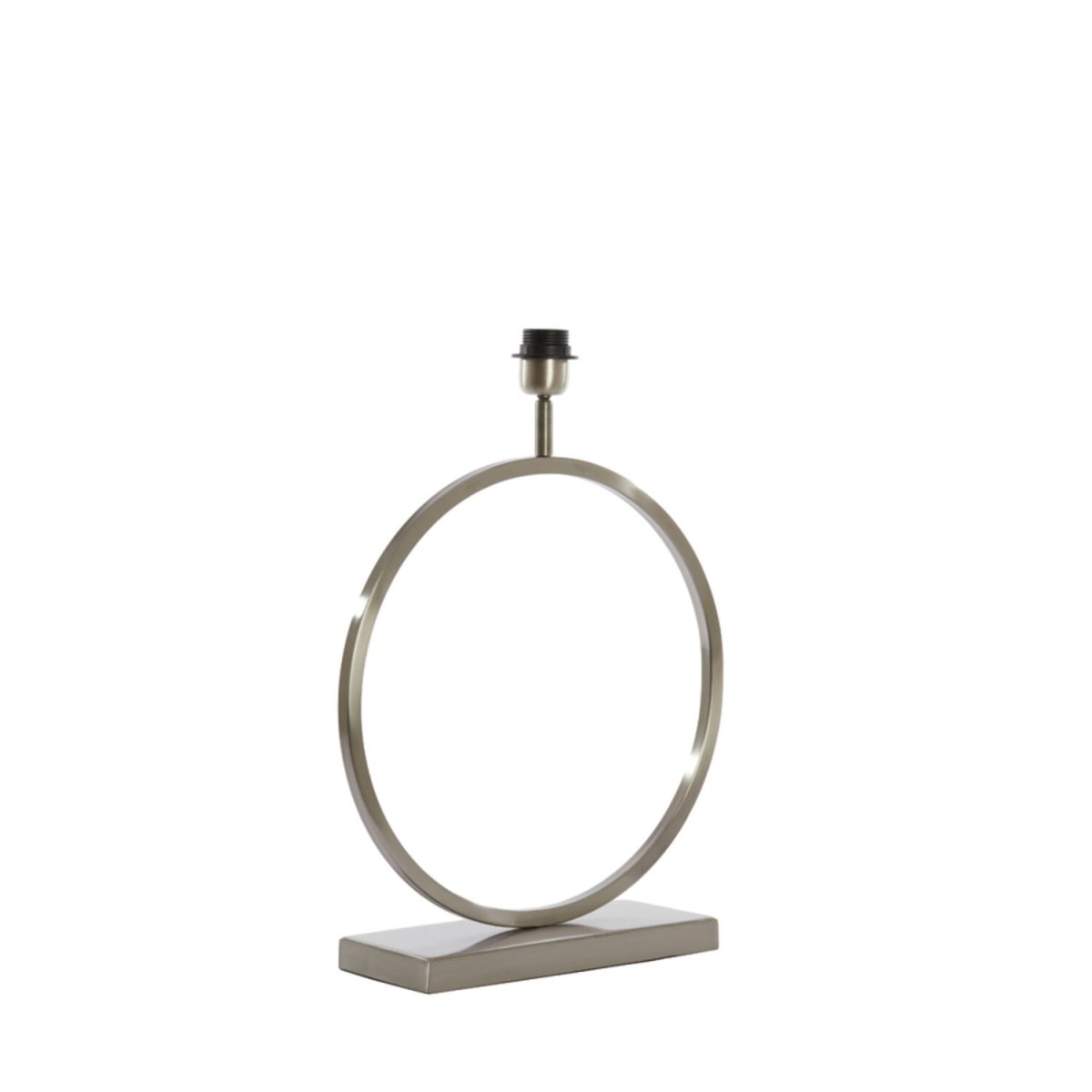 Liva 52cm Silver från Light & Living - Den silvriga finishen reflekterar ljuset vackert och ger en varm och inbjudande atmosf&auml;r.