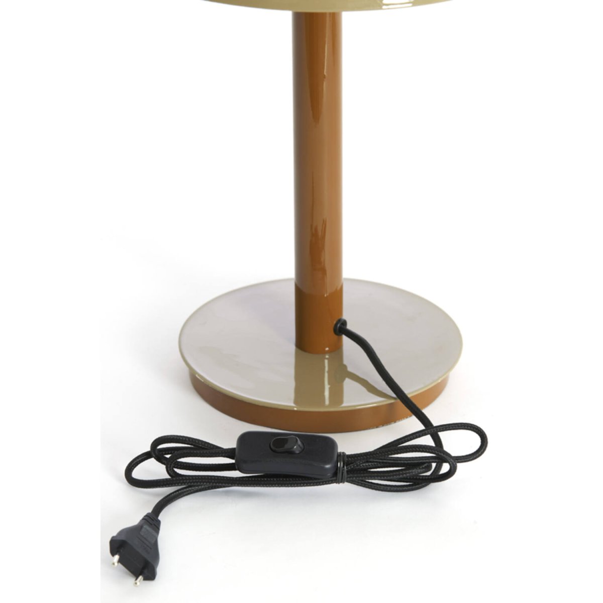 Marivet 48cm Brun bordslampa från Light & Living - Marivet &auml;r en stilren bordslampa i metall med en mjukt rundad design.