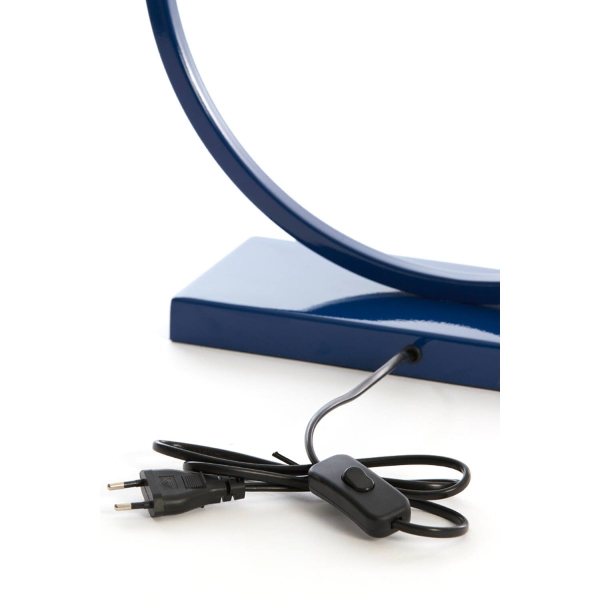 Liva 53cm Blå från Light & Living - Den runda formen och den bl&aring;a finishen ger lampfoten ett stilrent och sofistikerat uttryck.