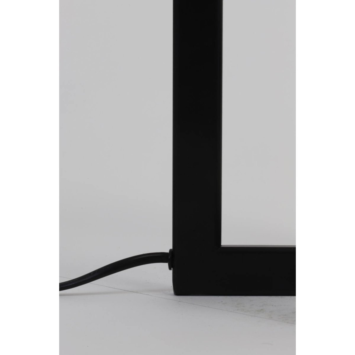 Mace 46cm Svart från Light & Living - Perfekt f&ouml;r dig som vill skapa en minimalistisk och industriell k&auml;nsla i ditt hem.