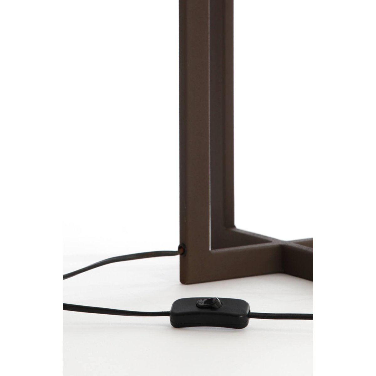 Mace 46cm Brun från Light & Living - Perfekt f&ouml;r dig som vill skapa en minimalistisk och industriell k&auml;nsla i ditt hem.