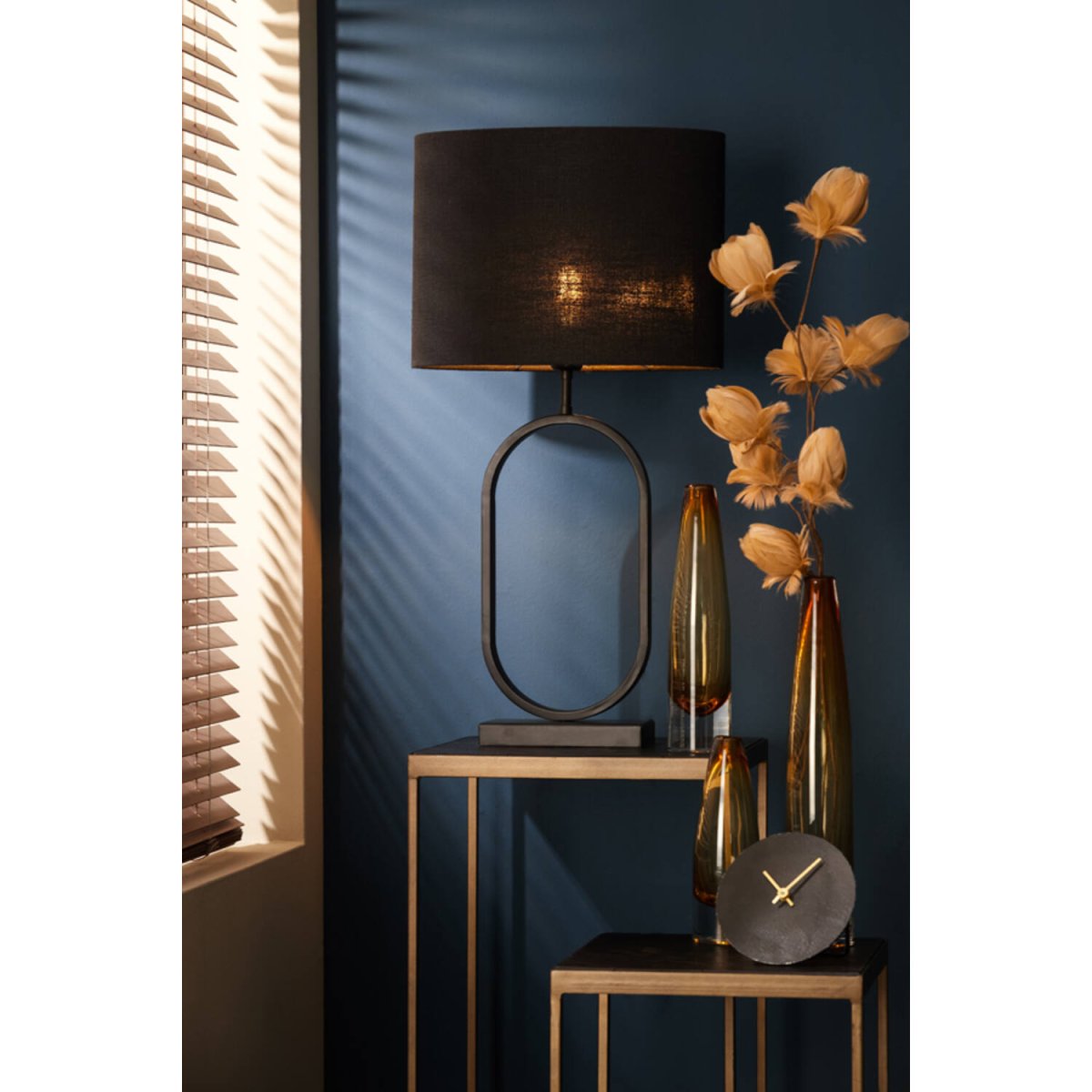 Jamiri 45cm Svart från Light & Living - Dess luftiga och symmetriska form g&ouml;r den till ett harmoniskt inslag i b&aring;de moderna och traditionella hem.
