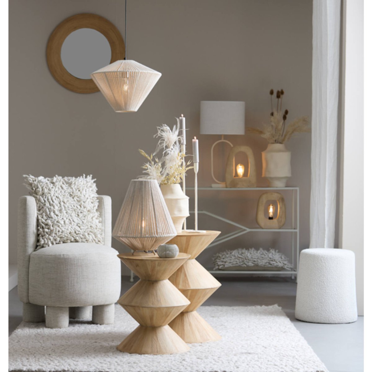 Jamiri 45cm Krämvit från Light & Living - Dess luftiga och symmetriska form g&ouml;r den till ett harmoniskt inslag i b&aring;de moderna och traditionella hem.
