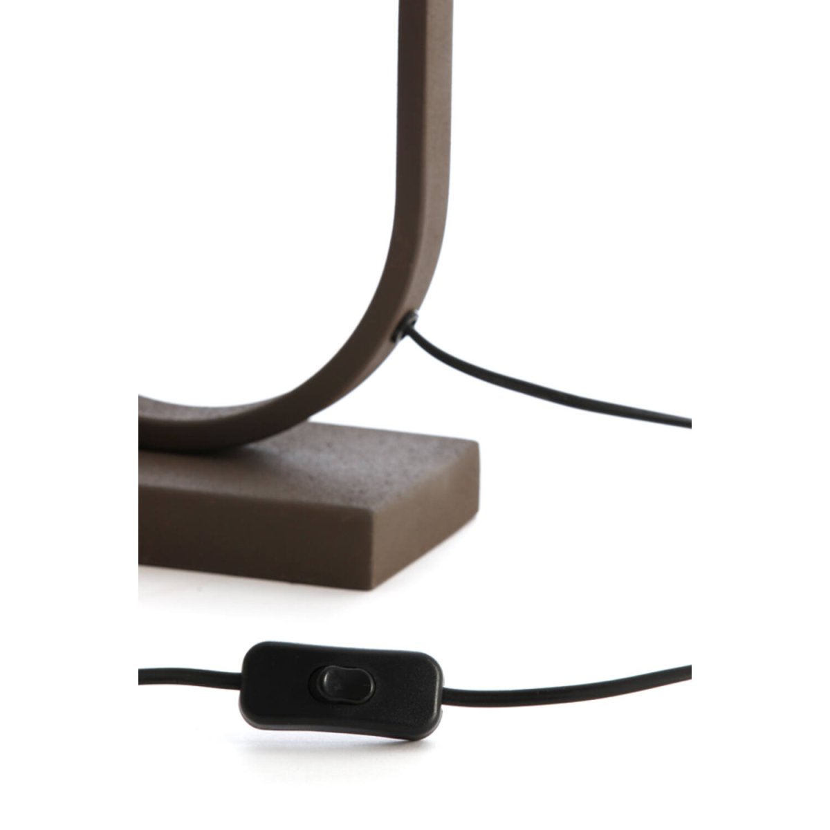 Jamiri 45cm Brun från Light & Living - Dess luftiga och symmetriska form g&ouml;r den till ett harmoniskt inslag i b&aring;de moderna och traditionella hem.