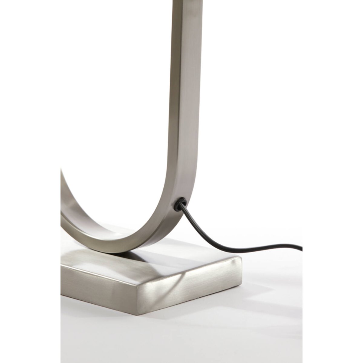 Jamiri 55cm Silver från Light & Living - Dess luftiga och symmetriska form g&ouml;r den till ett harmoniskt inslag i b&aring;de moderna och traditionella hem.