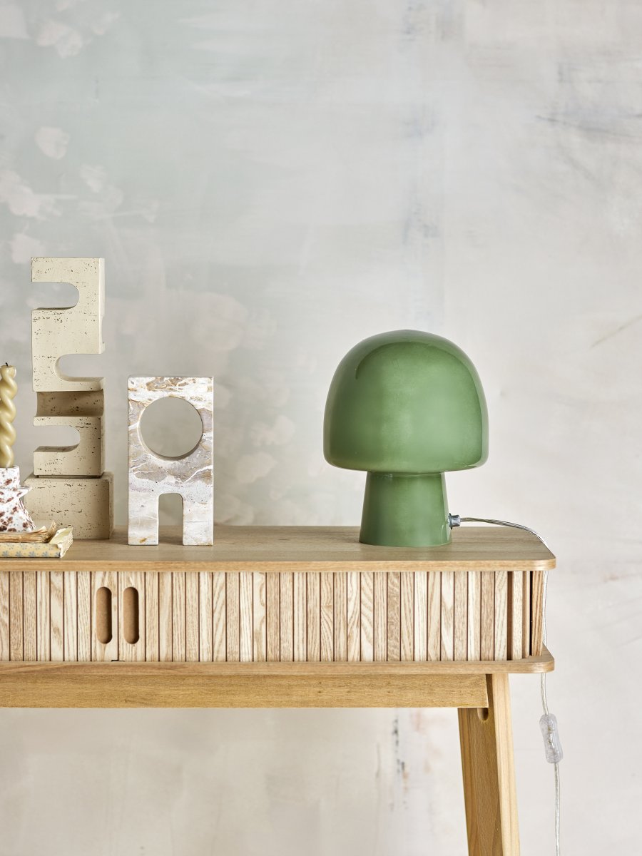 Paddy 26cm Grön bordslampa från Bloomingville - Varje lampa &auml;r unikt tillverkad, vilket inneb&auml;r att sm&aring; variationer i f&auml;rg och form kan f&ouml;rekomma &ndash; och det &auml;r just det som g&ouml;r Paddy s&aring; speciell.