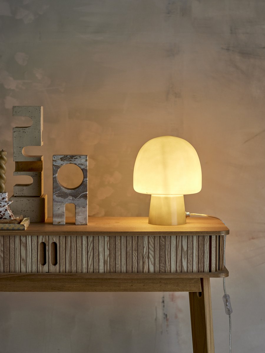 Paddy 26cm Grön bordslampa från Bloomingville - Varje lampa &auml;r unikt tillverkad, vilket inneb&auml;r att sm&aring; variationer i f&auml;rg och form kan f&ouml;rekomma &ndash; och det &auml;r just det som g&ouml;r Paddy s&aring; speciell.