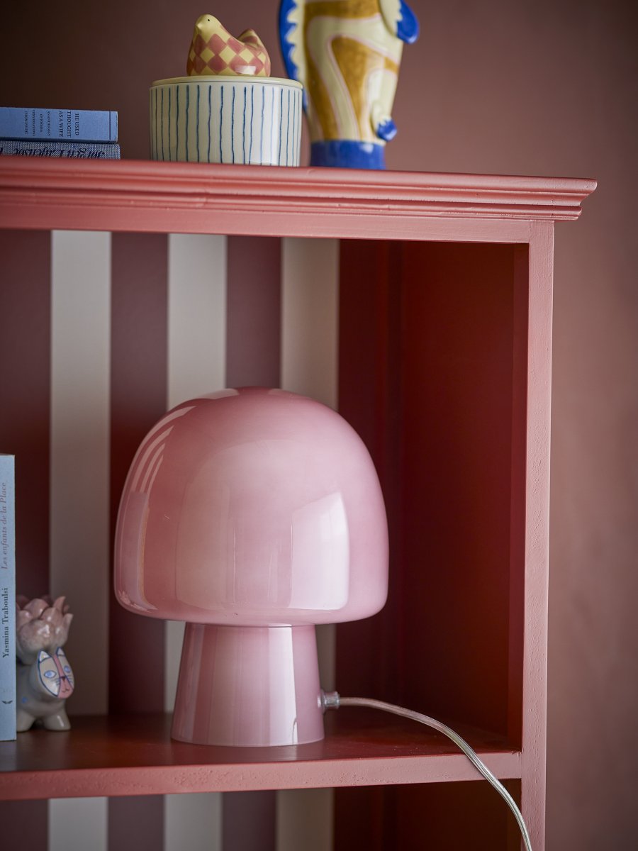 Paddy 26cm Rosa bordslampa från Bloomingville - Varje lampa &auml;r unikt tillverkad, vilket inneb&auml;r att sm&aring; variationer i f&auml;rg och form kan f&ouml;rekomma &ndash; och det &auml;r just det som g&ouml;r Paddy s&aring; speciell.