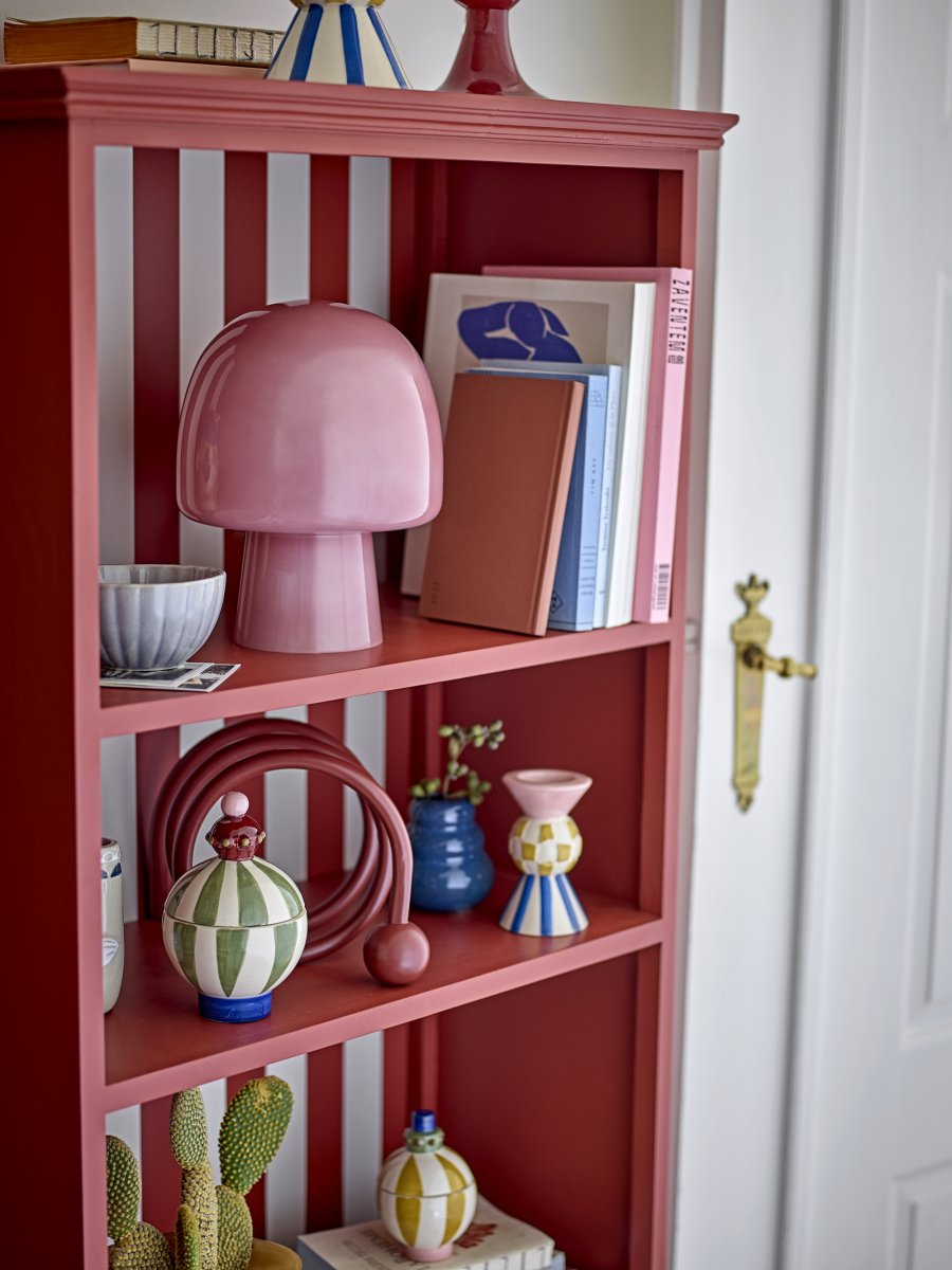 Paddy 26cm Rosa bordslampa från Bloomingville - Varje lampa &auml;r unikt tillverkad, vilket inneb&auml;r att sm&aring; variationer i f&auml;rg och form kan f&ouml;rekomma &ndash; och det &auml;r just det som g&ouml;r Paddy s&aring; speciell.