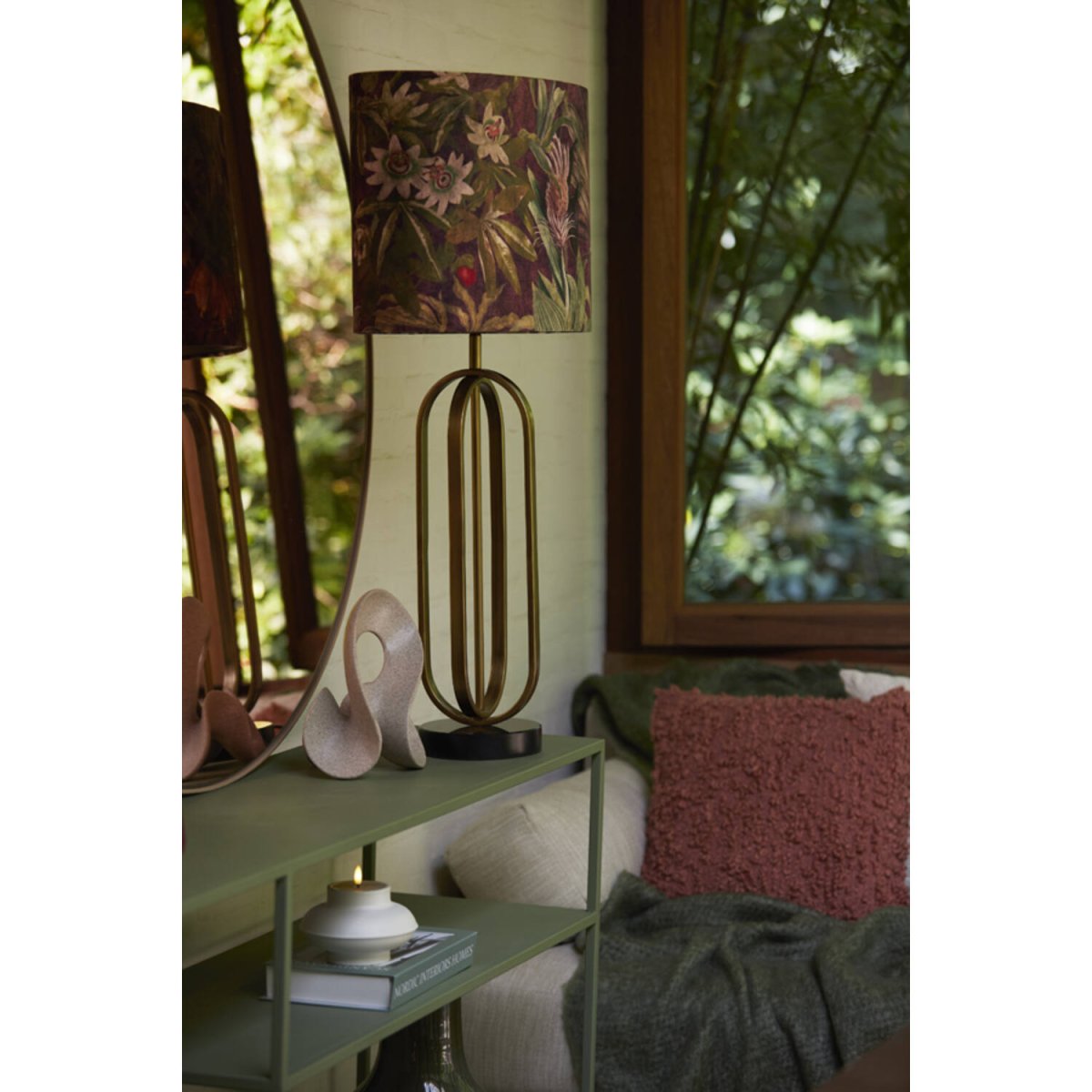 Aster 55cm Brons från Light & Living - Tillverkad i metall med en stilfull antik bronsfinish och vilande p&aring; en svart stenfot med marmorerad imitation, ger denna lampfot en lyxig och modern k&auml;nsla.