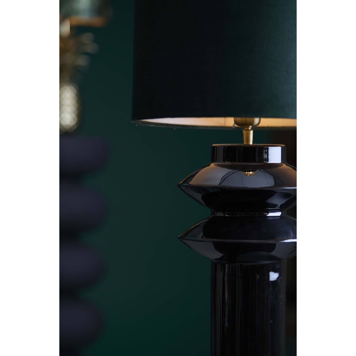 Petch 40cm Svart från Light & Living - Placera den i vardagsrummet, sovrummet eller hallen och kombinera med en lampsk&auml;rm f&ouml;r att skapa en personlig och elegant atmosf&auml;r!
