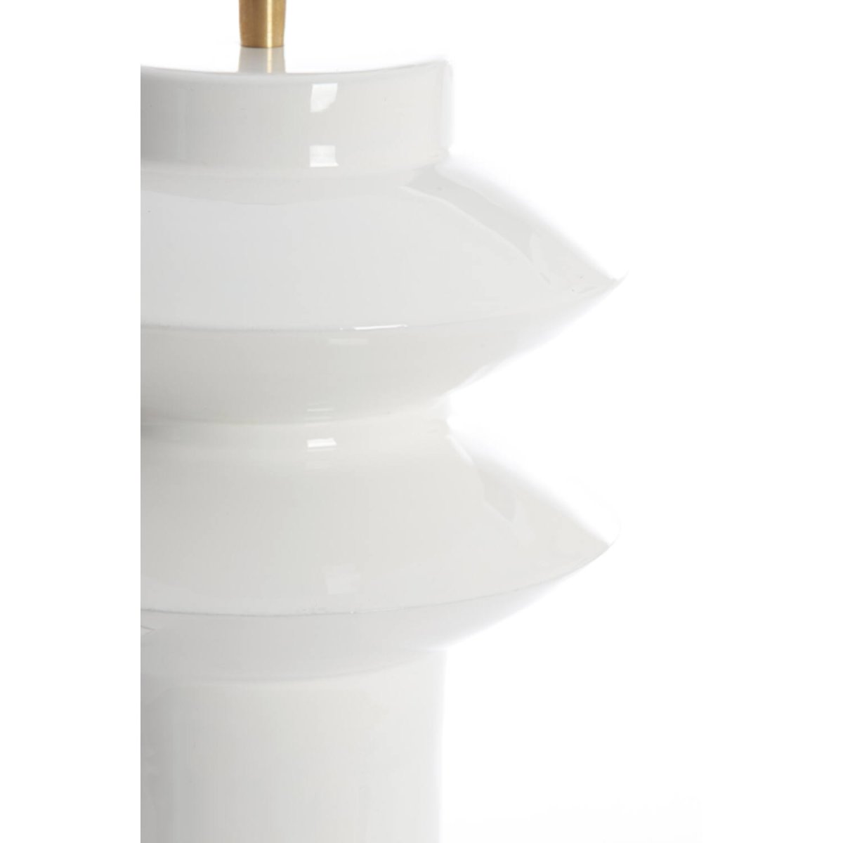 Petch 40cm Vit från Light & Living - Placera den i vardagsrummet, sovrummet eller hallen och kombinera med en lampsk&auml;rm f&ouml;r att skapa en personlig och elegant atmosf&auml;r!