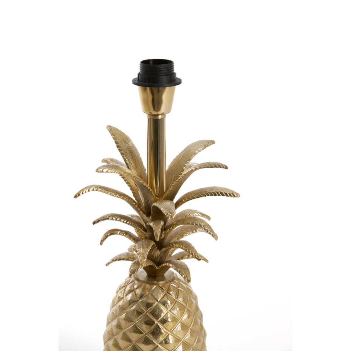 Pineapple 37cm Guld från Light & Living - Denna unika lampfot i guldf&auml;rgad metall &auml;r inspirerad av den klassiska ananasformen, vilket ger den ett b&aring;de exotiskt och elegant uttryck.