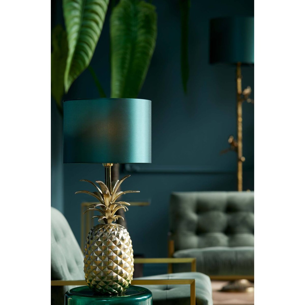 Pineapple 37cm Guld från Light & Living - Denna unika lampfot i guldf&auml;rgad metall &auml;r inspirerad av den klassiska ananasformen, vilket ger den ett b&aring;de exotiskt och elegant uttryck.