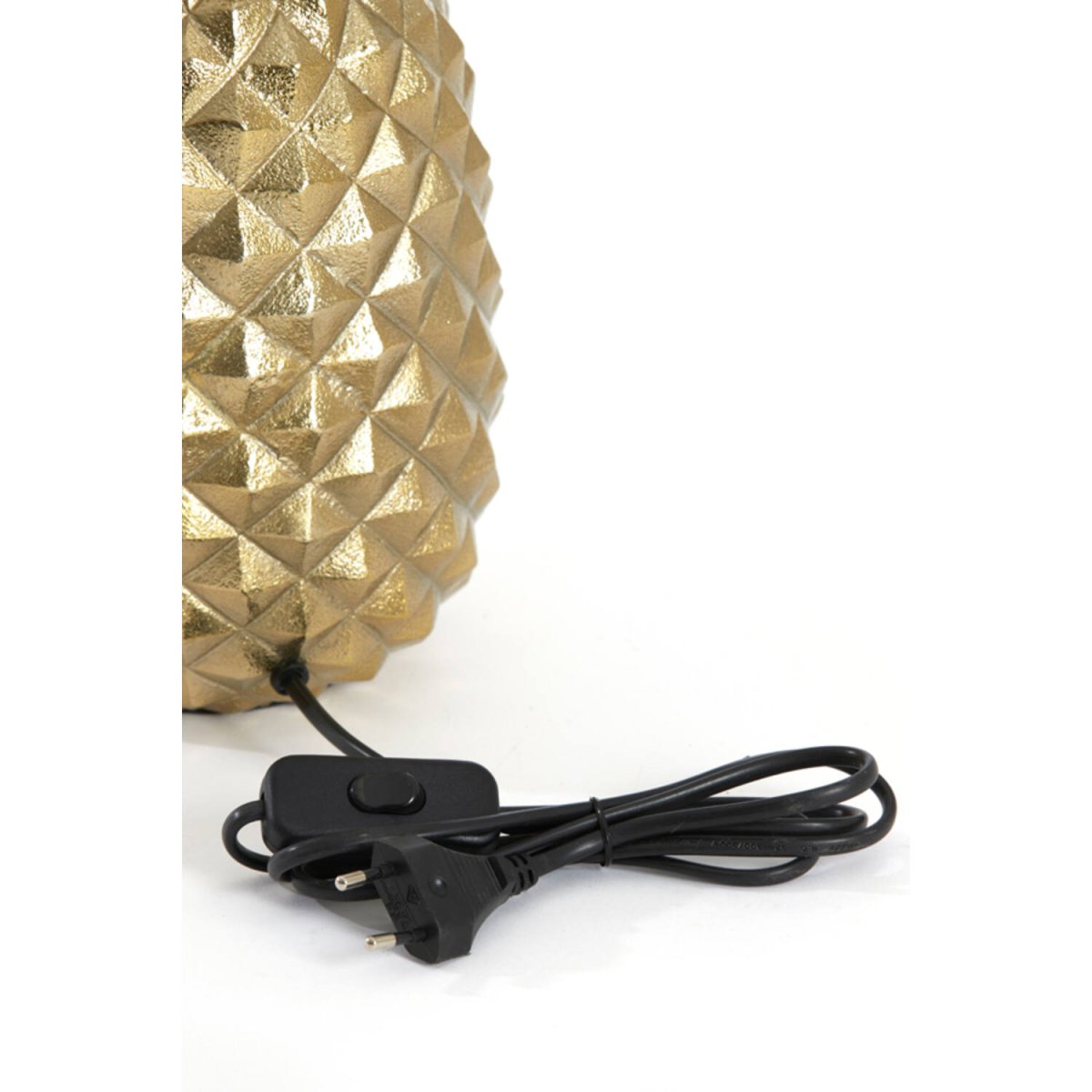 Pineapple 42cm Guld från Light & Living - Denna unika lampfot i guldf&auml;rgad metall &auml;r inspirerad av den klassiska ananasformen, vilket ger den ett b&aring;de exotiskt och elegant uttryck.
