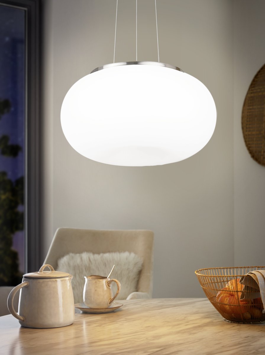 Optica Ø45 Vit taklampa från Eglo - Lampan &auml;r tillverkad i metall med en matt nickelfinish och har en rund kupa i opalglas som sprider ljuset j&auml;mnt och bl&auml;ndfritt.