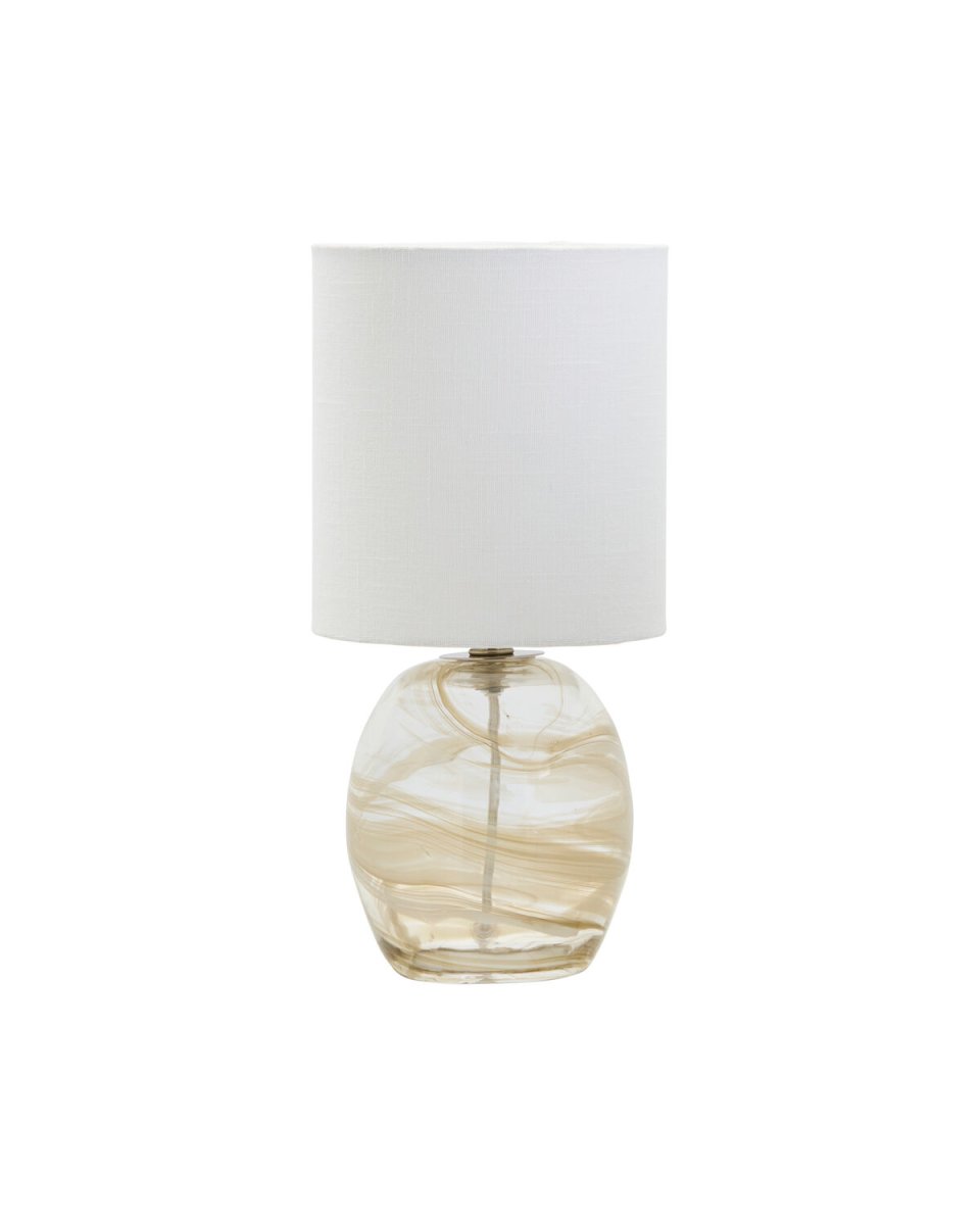 Hite 44cm Offwhite bordslampa från House Doctor - Den rundade lampfoten i glas pryds av ett vackert offwhite virvelm&ouml;nster som g&ouml;r varje exemplar unikt och ger lampan ett levande uttryck.