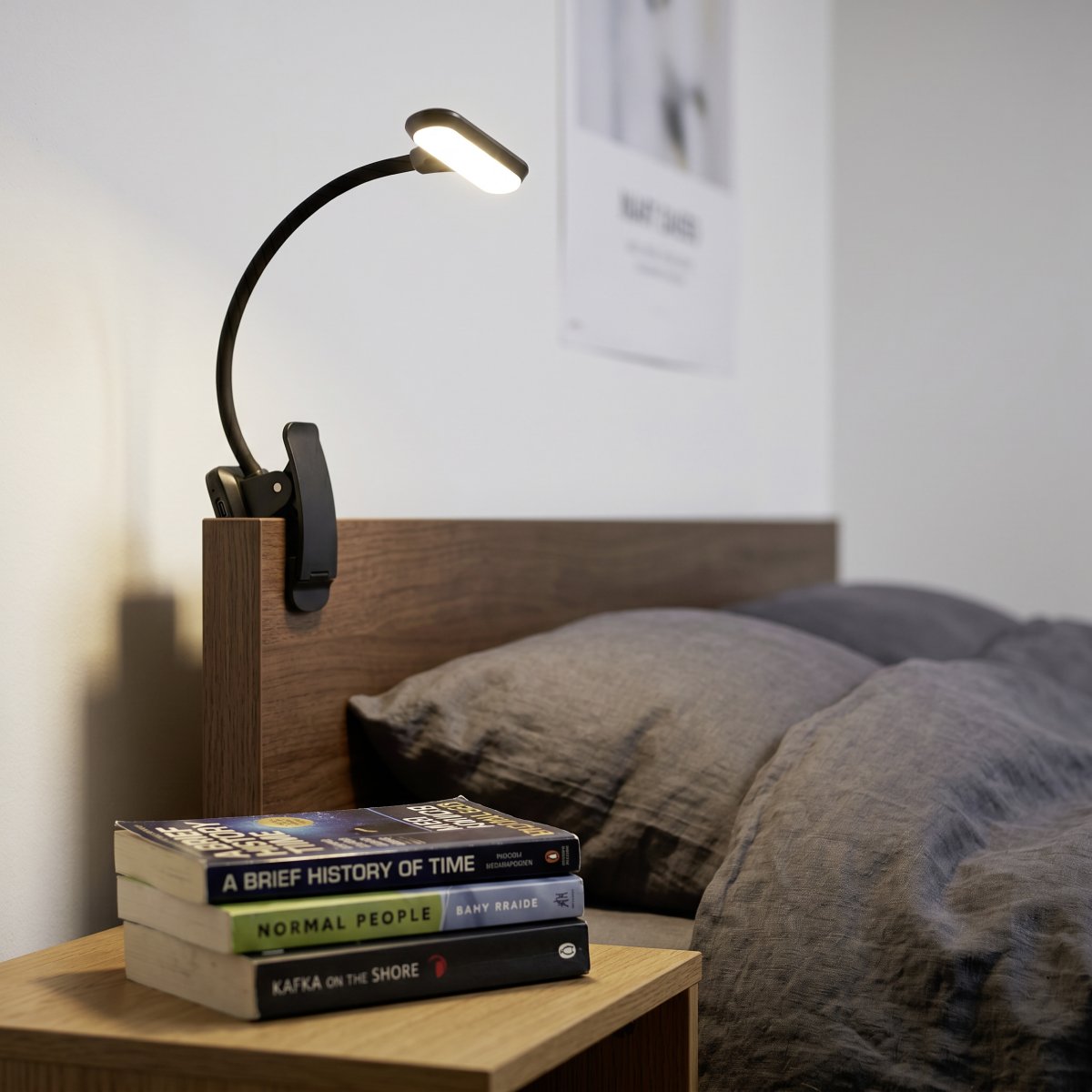 Yamenzi Svart portabel från Eglo - Yamenzi &auml;r en praktisk och flexibel LED-lampa med kl&auml;mf&auml;ste som g&ouml;r den enkel att placera p&aring; exempelvis skrivbordet, s&auml;nggaveln eller en hylla.