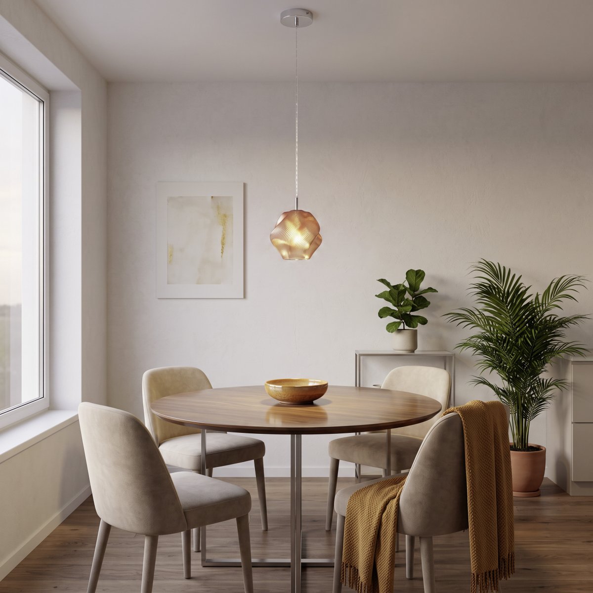 Vicenne Ø22 Orange taklampa från Eglo - Glaskupan har en b&ouml;ljande form med ett r&auml;fflat m&ouml;nster som skapar ett effektfullt uttryck och ger lampan karakt&auml;r b&aring;de t&auml;nd och sl&auml;ckt.