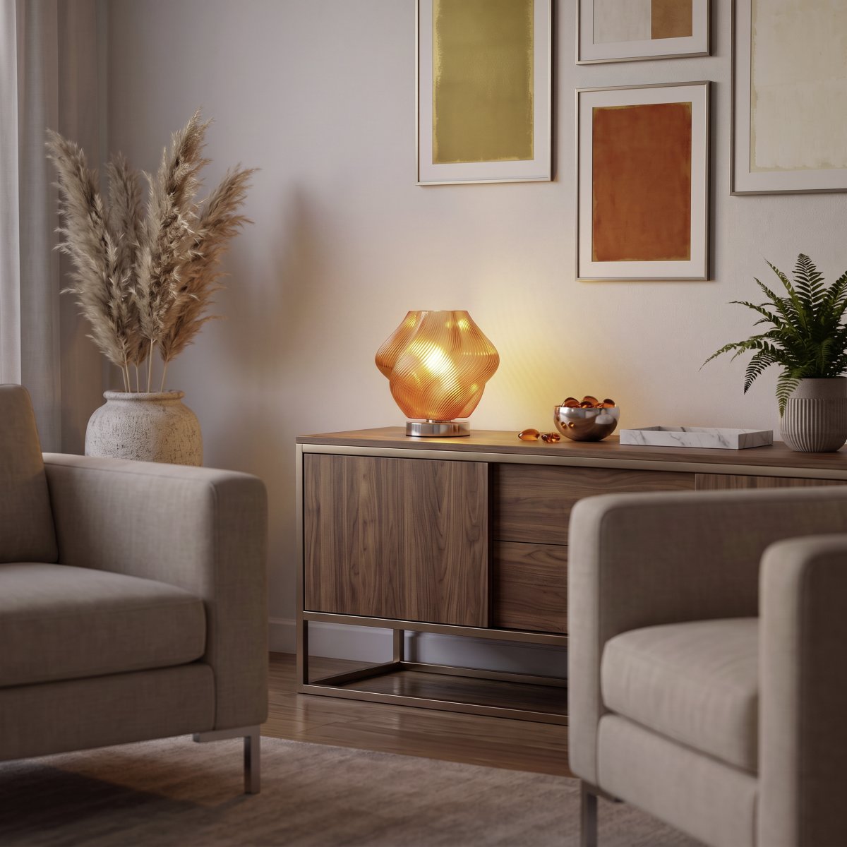 Vicenne 23cm Orange bordslampa från Eglo - Glaskupan har en b&ouml;ljande form med ett r&auml;fflat m&ouml;nster som skapar ett effektfullt uttryck och ger lampan karakt&auml;r b&aring;de t&auml;nd och sl&auml;ckt.