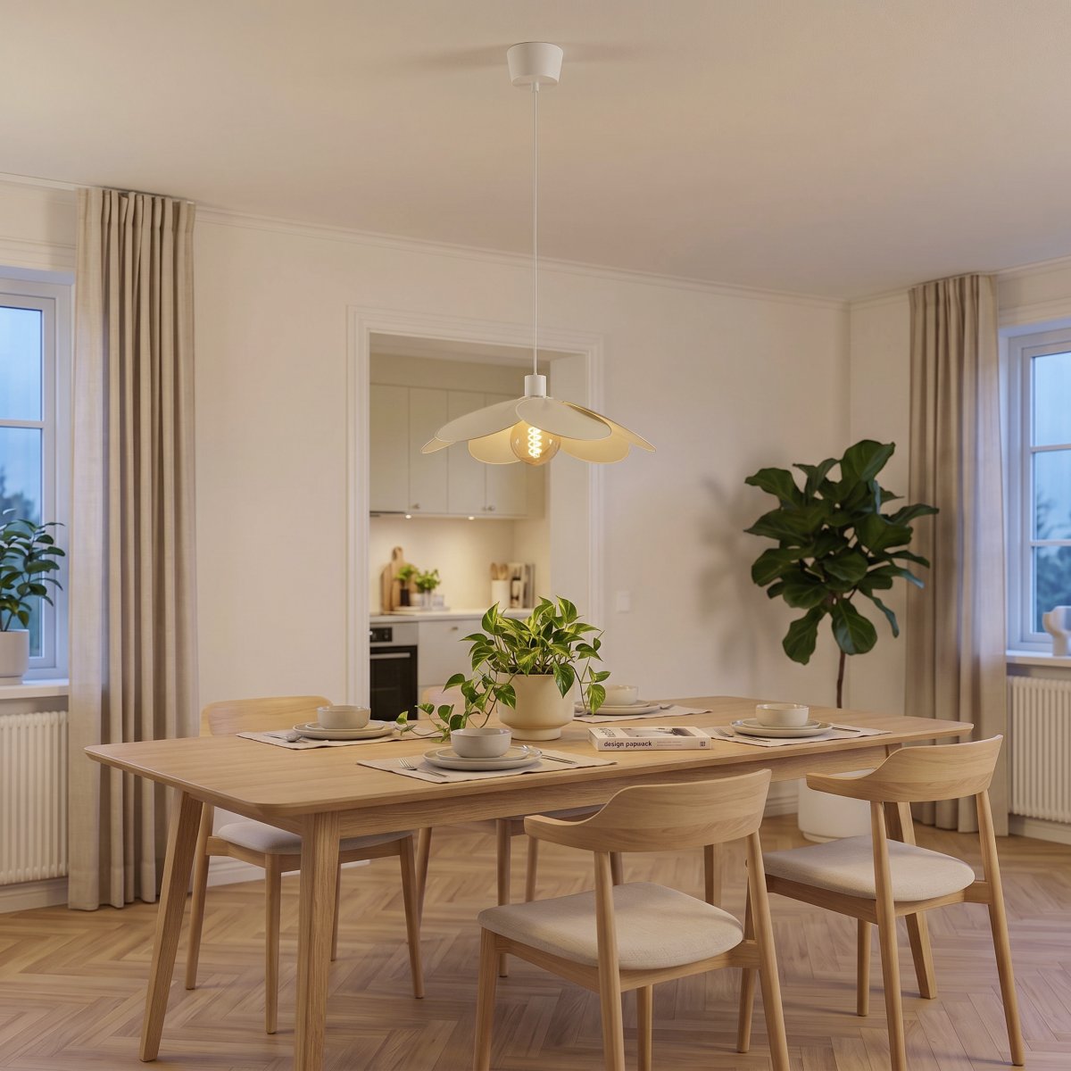 Binacua Ø40 Beige taklampa från Eglo - Textilen ger lampan ett mjukt och ombonat uttryck samtidigt som blomformen blir ett lekfullt inslag i rummet.