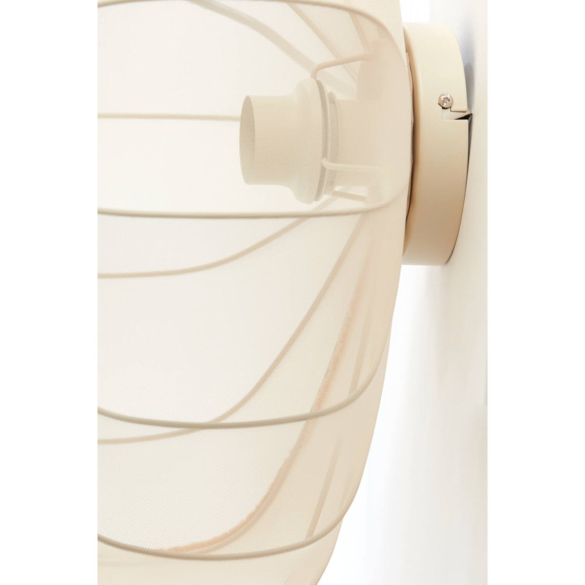 Plumalia Ø50 Sand plafond från Light & Living - Den dekorativa sk&auml;rmen med meshtyg skapar en vacker ljusspridning i rummet n&auml;r lampan &auml;r t&auml;nd.
