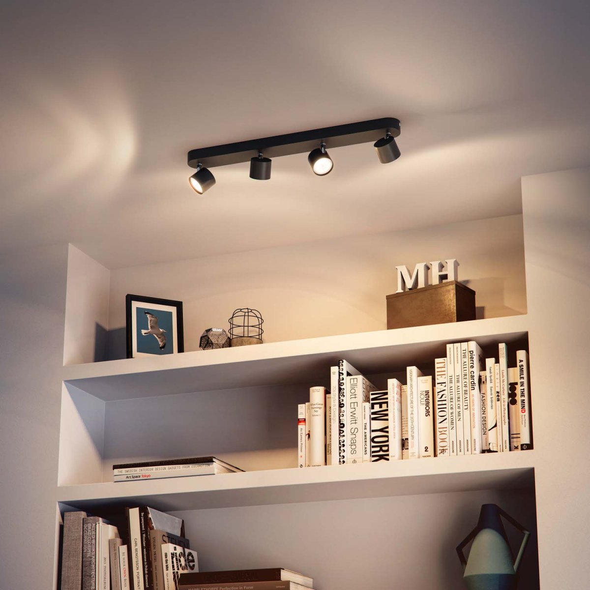 Star 4 Svart spotlight från Philips - Denna Philips Star LED-spot utstrålar tidlös elegans med sitt ben i krom och svarta puderbelagda hölje.