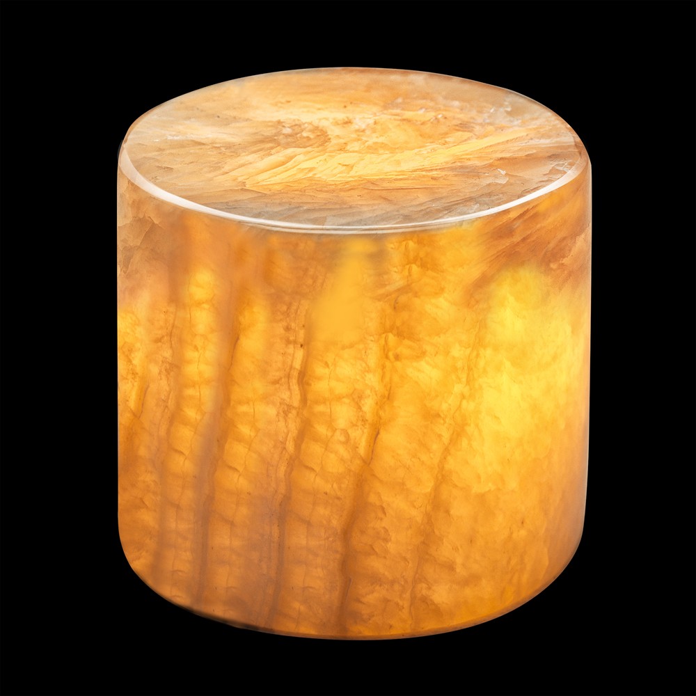 Marble 8cm Beige från Unison - Marble bordsljus &auml;r tillverkat av &auml;kta, polerad marmor i en varm beige ton som skapar ett mjukt och st&auml;mningsfullt sken.
