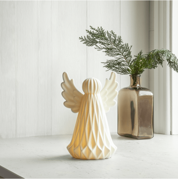 Vinter 20cm Vit från Star Trading - En vacker &auml;ngel f&ouml;r dekoration in hemmet.