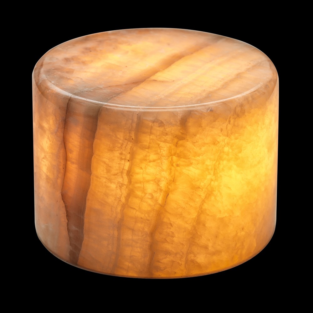 Marble 6cm Beige från Unison - Marble bordsljus &auml;r tillverkat av &auml;kta, polerad marmor i en varm beige ton som skapar ett mjukt och st&auml;mningsfullt sken.