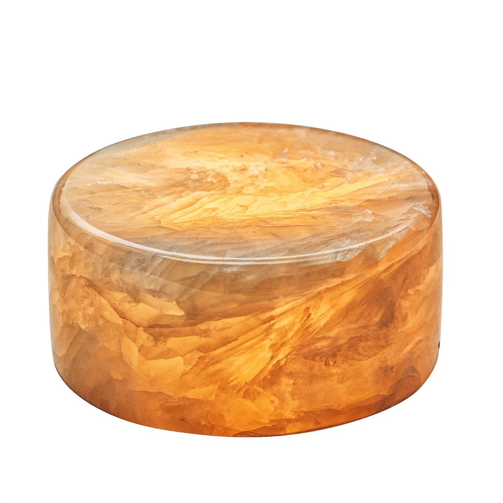 Marble 4cm Beige från Unison - Marble bordsljus &auml;r tillverkat av &auml;kta, polerad marmor i en varm beige ton som skapar ett mjukt och st&auml;mningsfullt sken.