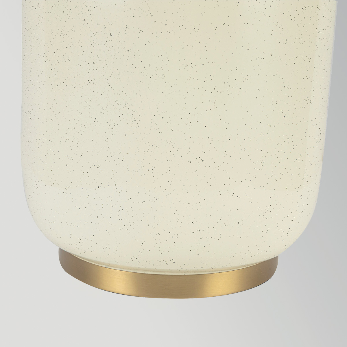 Crosby 70cm Krämvit bordslampa från Elstead Lighting - Crosby bordslampa har en mjukt formgiven lampfot i kr&auml;mvitt st&aring;l med dekorativa detaljer i m&auml;ssing.