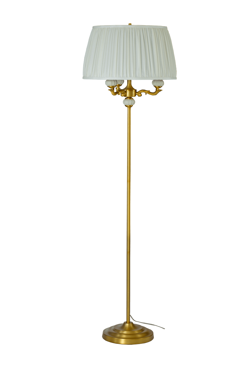 Toulouse Guld golvlampa från Aneta Lighting - Toulouse golvlampa har ett klassiskt och elegant uttryck med dekorativa detaljer och en vacker guldfinish.