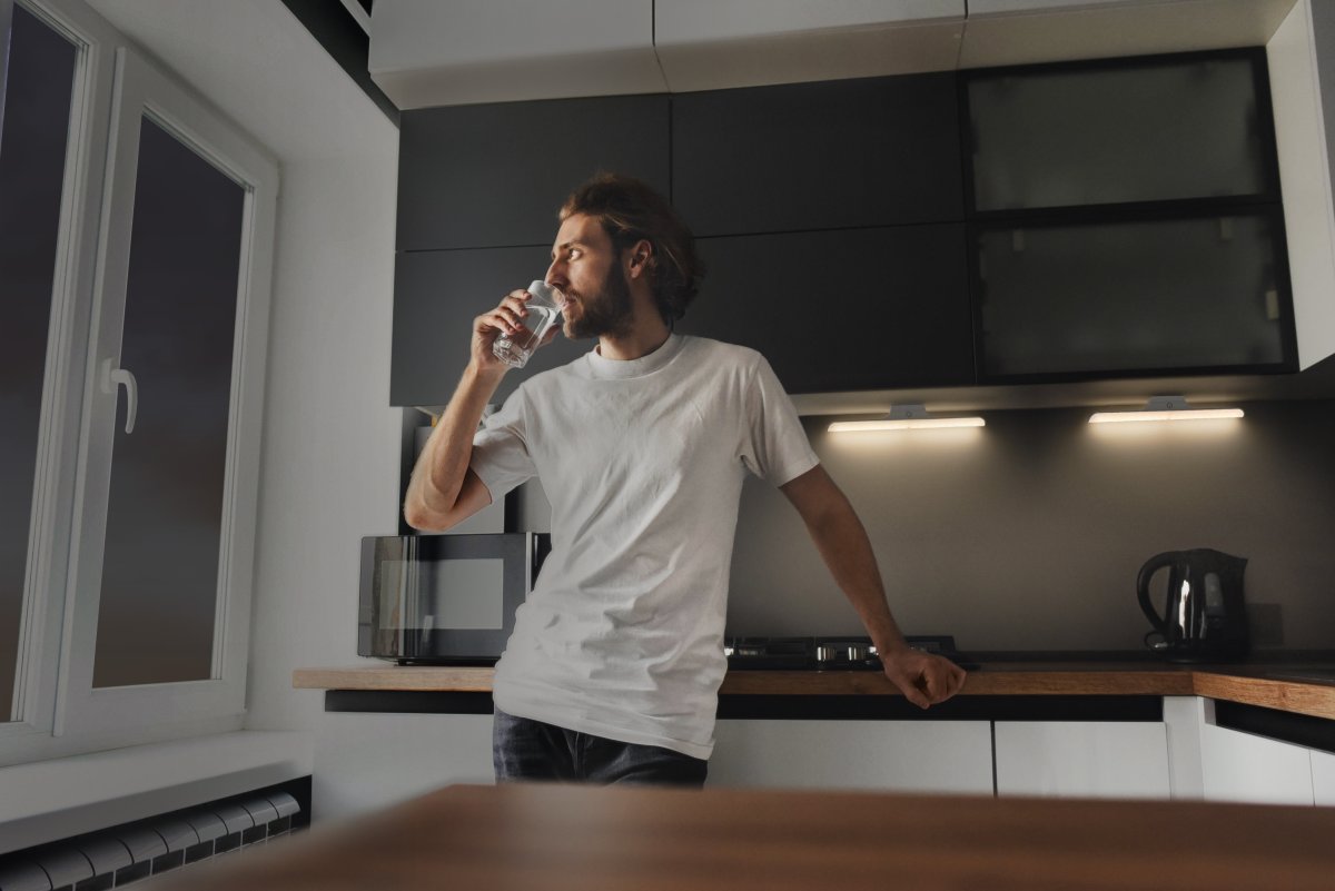 LED Swivel Sensor 5W 35cm Vit från Ledvance - Ut&ouml;ver det &auml;r den ocks&aring; utrustad med r&ouml;relsesensor, s&aring; den t&auml;nds upp n&auml;r den reagerar p&aring; r&ouml;relse inom 120&deg; och p&aring; max 3m avst&aring;nd.