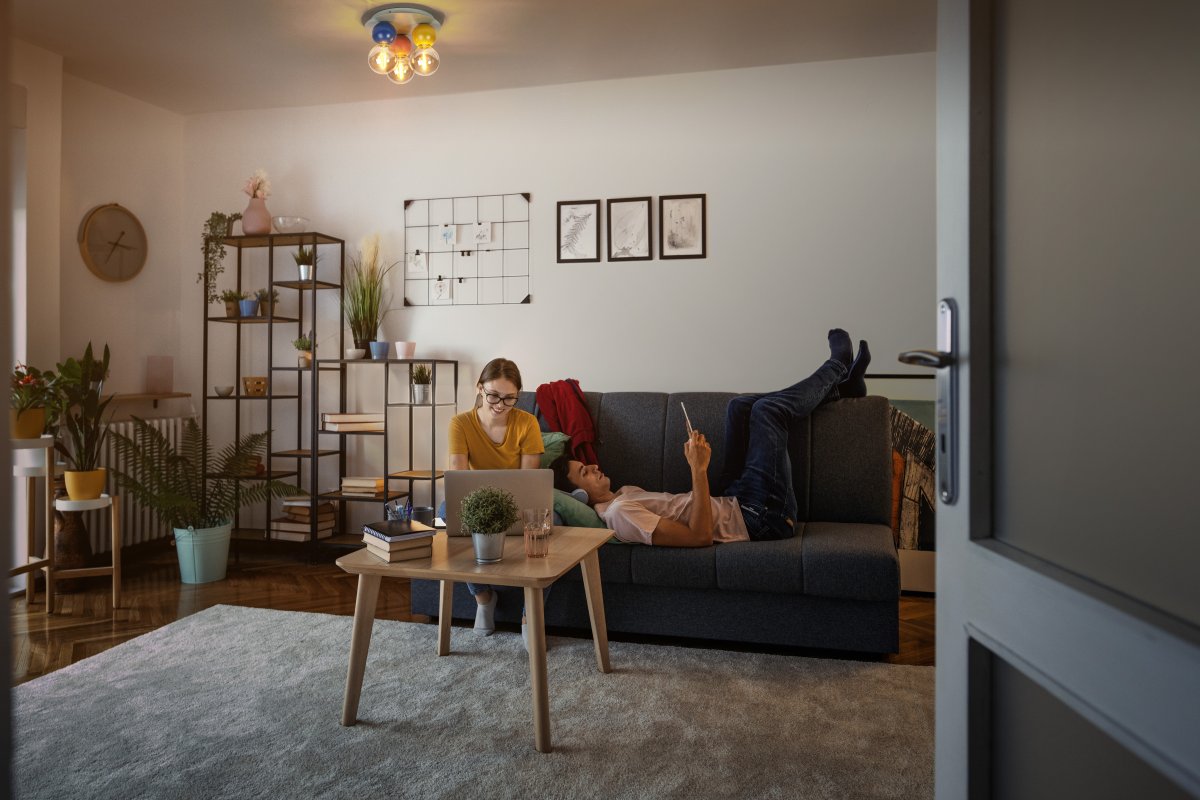 Bubble Ø25cm Flerfärgad plafond från Ledvance - Bubble &auml;r en lekfull och unik plafond som tillf&ouml;r f&auml;rg och personlighet till rummet.