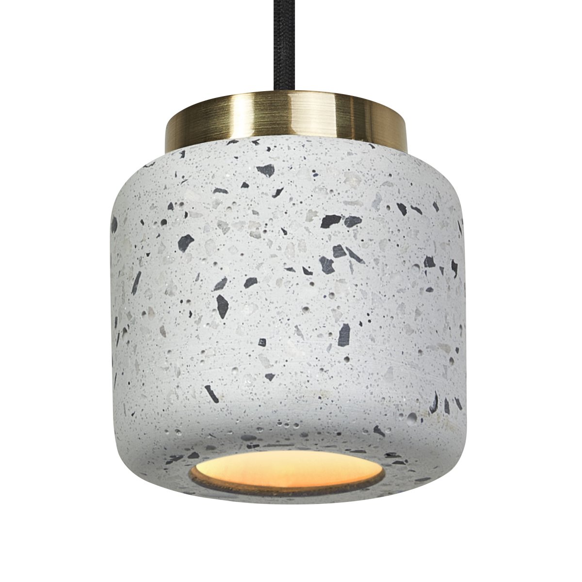 Terrazzo Ball Ø10 Vit taklampa från Ledvance - Detaljerna i m&auml;ssing bidrar med en elegans till rummet.