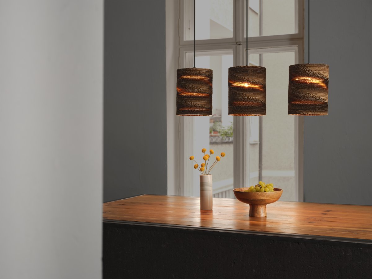 Cardboard Cylinder 83cm Brun taklampa från Ledvance - Cardboard &auml;r en simpel pendel med h&aring;llbar design.