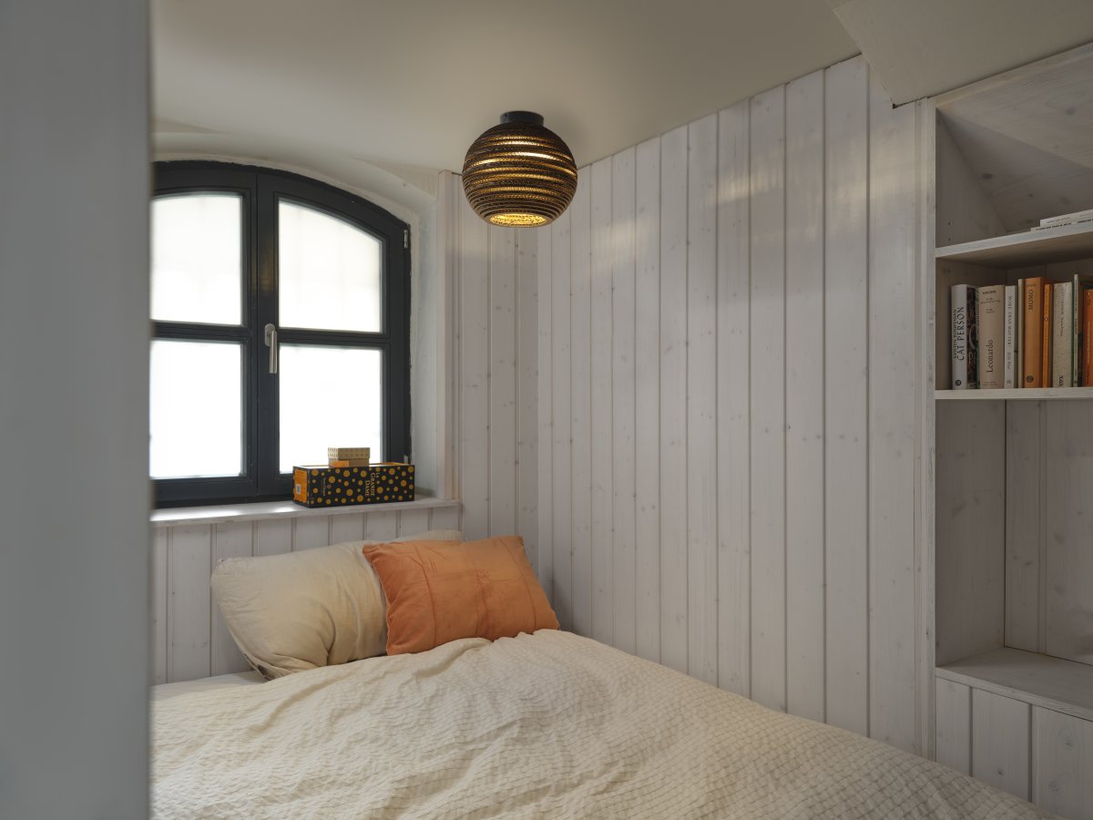 Cardboard Ball Ø26 Brun plafond från Ledvance - Cardboard &auml;r en simpel plafond med h&aring;llbar design.