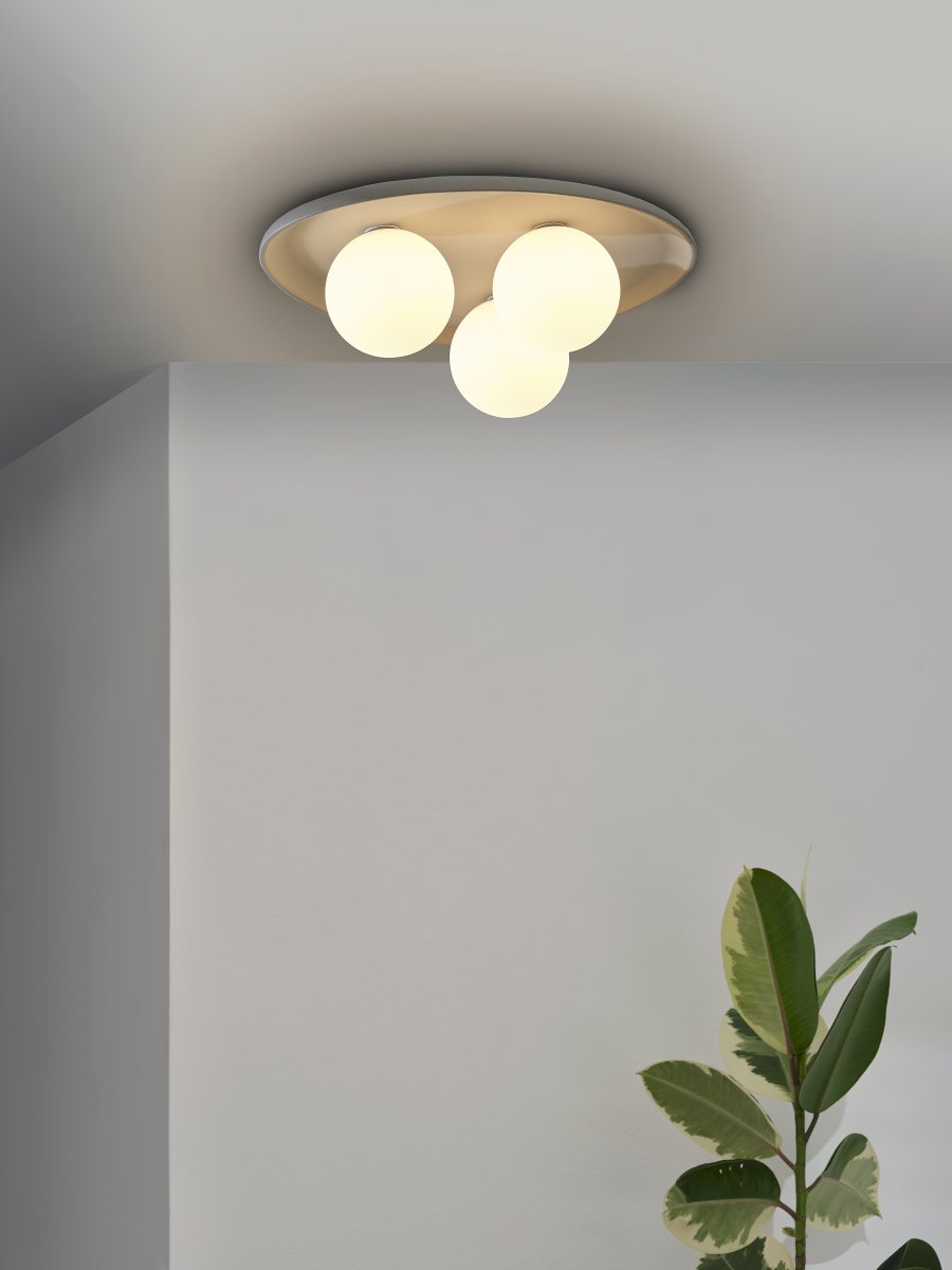 Concrete Nest 50cm Grå plafond från Ledvance - Glaskuporna i opal som omfamnar ljusk&auml;llorna skapar ett fint och bl&auml;ndfritt ljus i rummet.