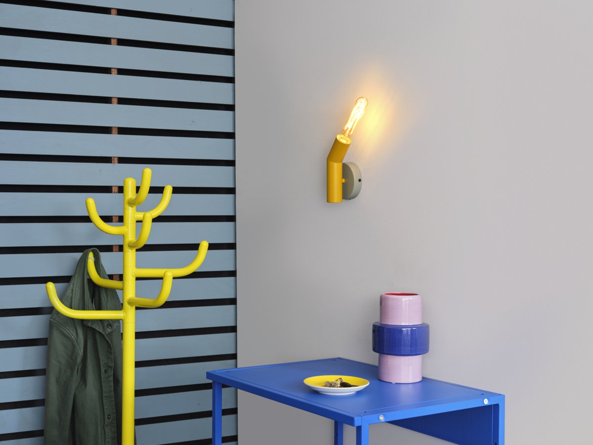 Straw Gul vägglampa från Ledvance - Straw &auml;r en lekfull v&auml;gglampa med h&auml;rliga kul&ouml;rer.