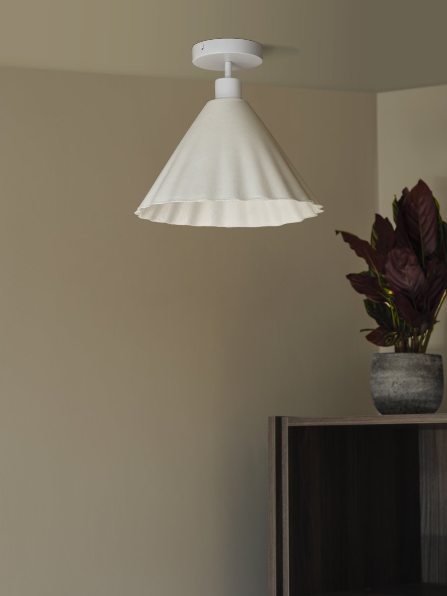 Pulp Ø30 Vit plafond från Ledvance - Den dekorativa sk&auml;rmen av papper ger en fin ljusspridning i rummet.