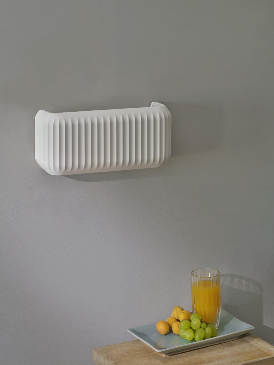 Plaster Routes 33cm Vit vägglampa från Ledvance - Plaster Routes &auml;r en modern v&auml;gglampa gjord av gips.