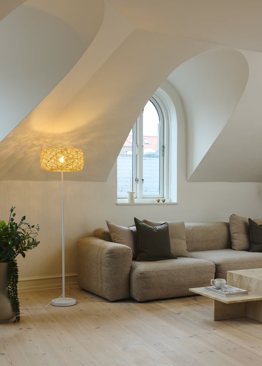 Paper Bale Natur golvlampa från Osram - Paper Bale &auml;r en vacker golvlampa med bohemisk design.