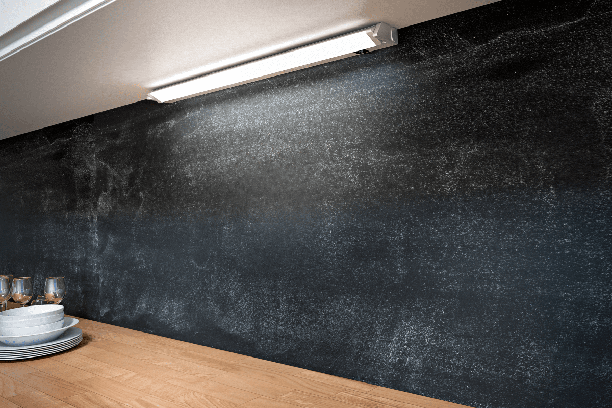 Led Turn 56cm Silver från Ledvance - Lampan skruvas fast antingen under sk&aring;pen eller p&aring; v&auml;ggen och kopplas in med medf&ouml;ljande sladd p&aring; 1,5m med stickkontakt.