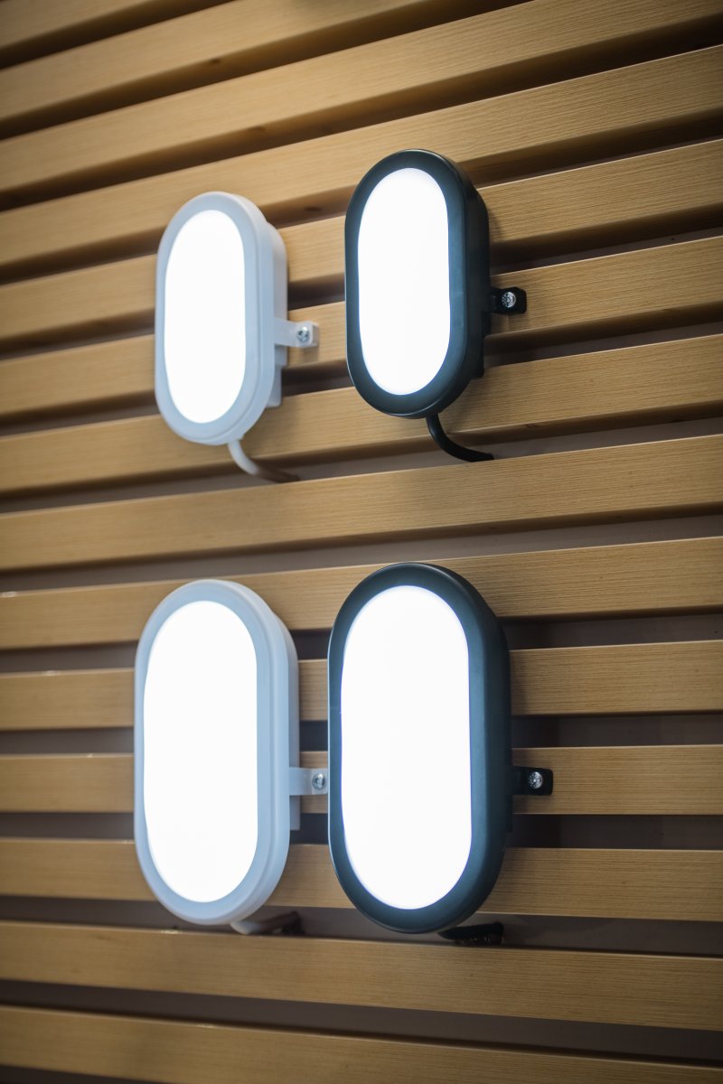 Bulkhead 6W Vit utelampa från Osram - Bulkhead &auml;r en smidig belysningl&ouml;sning f&ouml;r dig som beh&ouml;ver en enkel lampa med bra ljus i t.