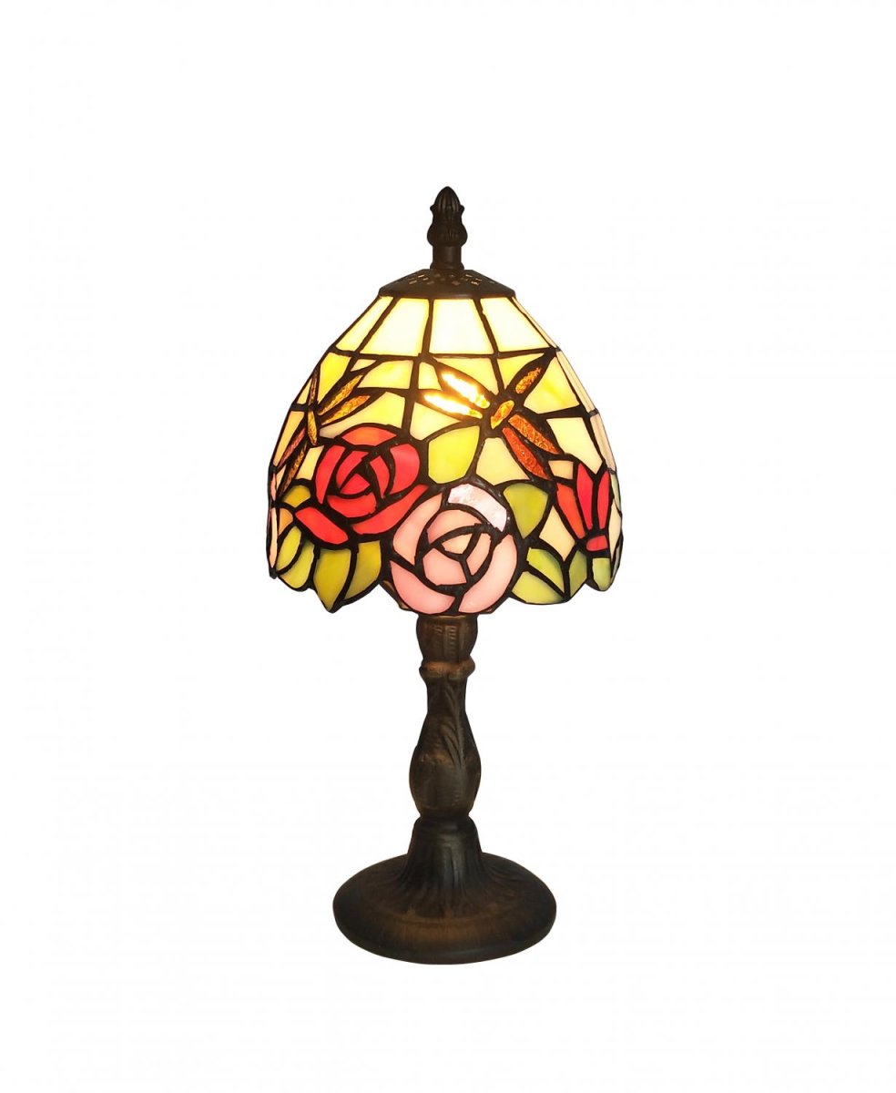 Rosor 32cm Flerfärgad från Norrsken Design - &nbsp;Utg&aring;ngsmaterialet i produktionsprocessen &auml;r speciellt f&auml;rgat glas som sk&auml;rs till och slipas f&ouml;r att passa in i verket.