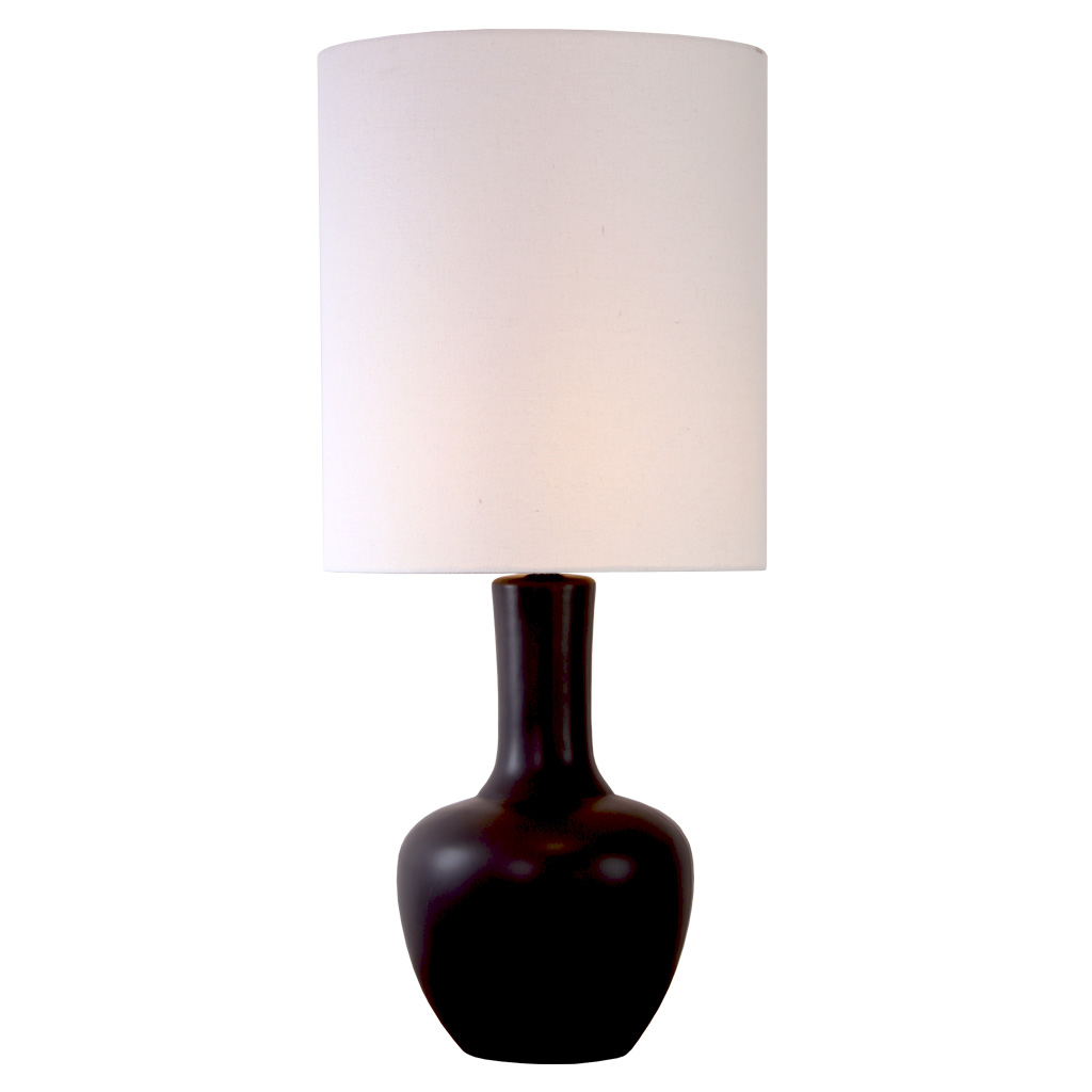 Boda 78cm Svart bordslampa från Nordic Lighting - Boda &auml;r en stilren bordslampa i keramik med en sl&auml;t, svart lampfot som ger ett mjukt och harmoniskt uttryck.