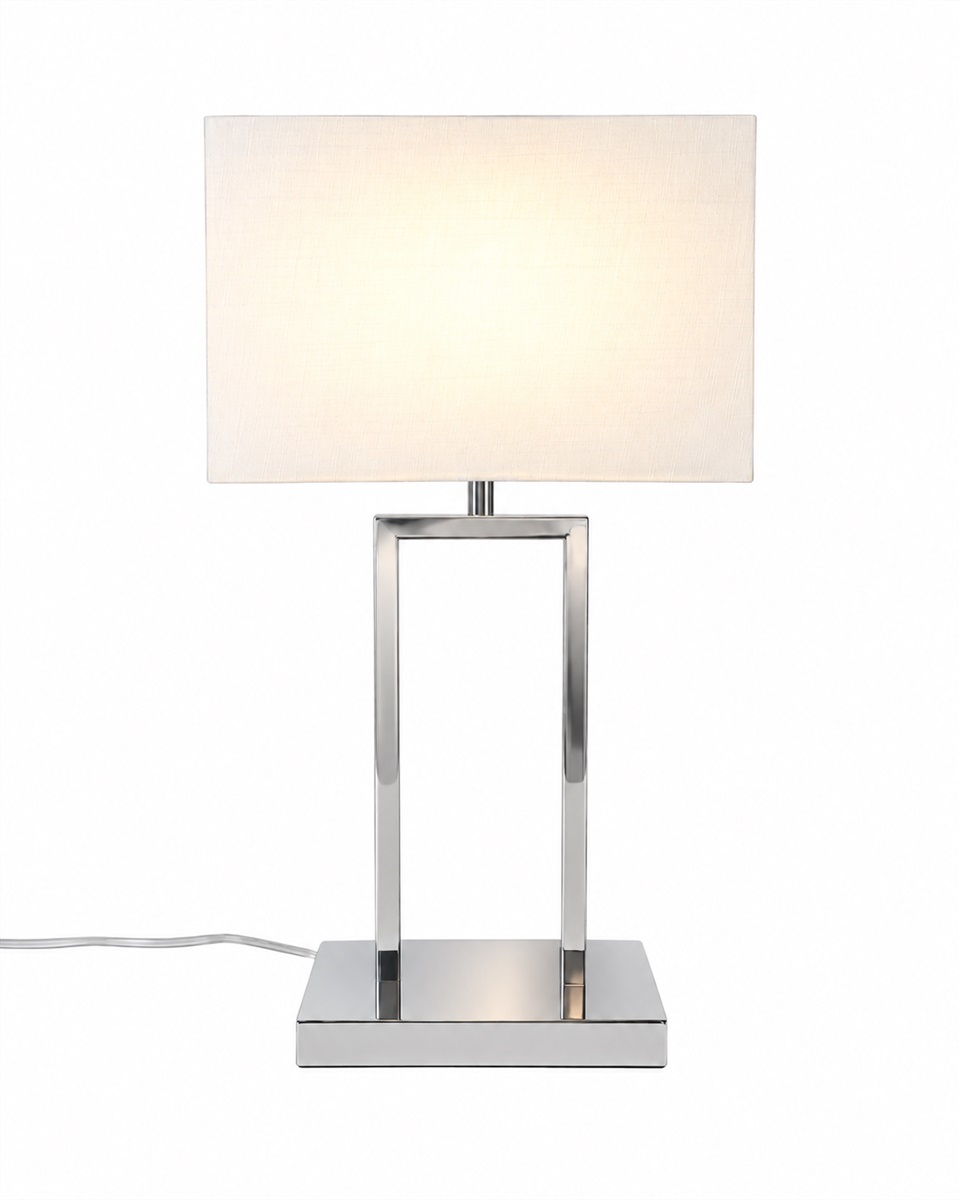 Gemma 52cm Krom bordslampa från Nordic Lighting - Den vita, rektangul&auml;ra lampsk&auml;rmen i textil sprider ett mjukt och behagligt ljus som passar perfekt i b&aring;de sovrum, vardagsrum och hall.