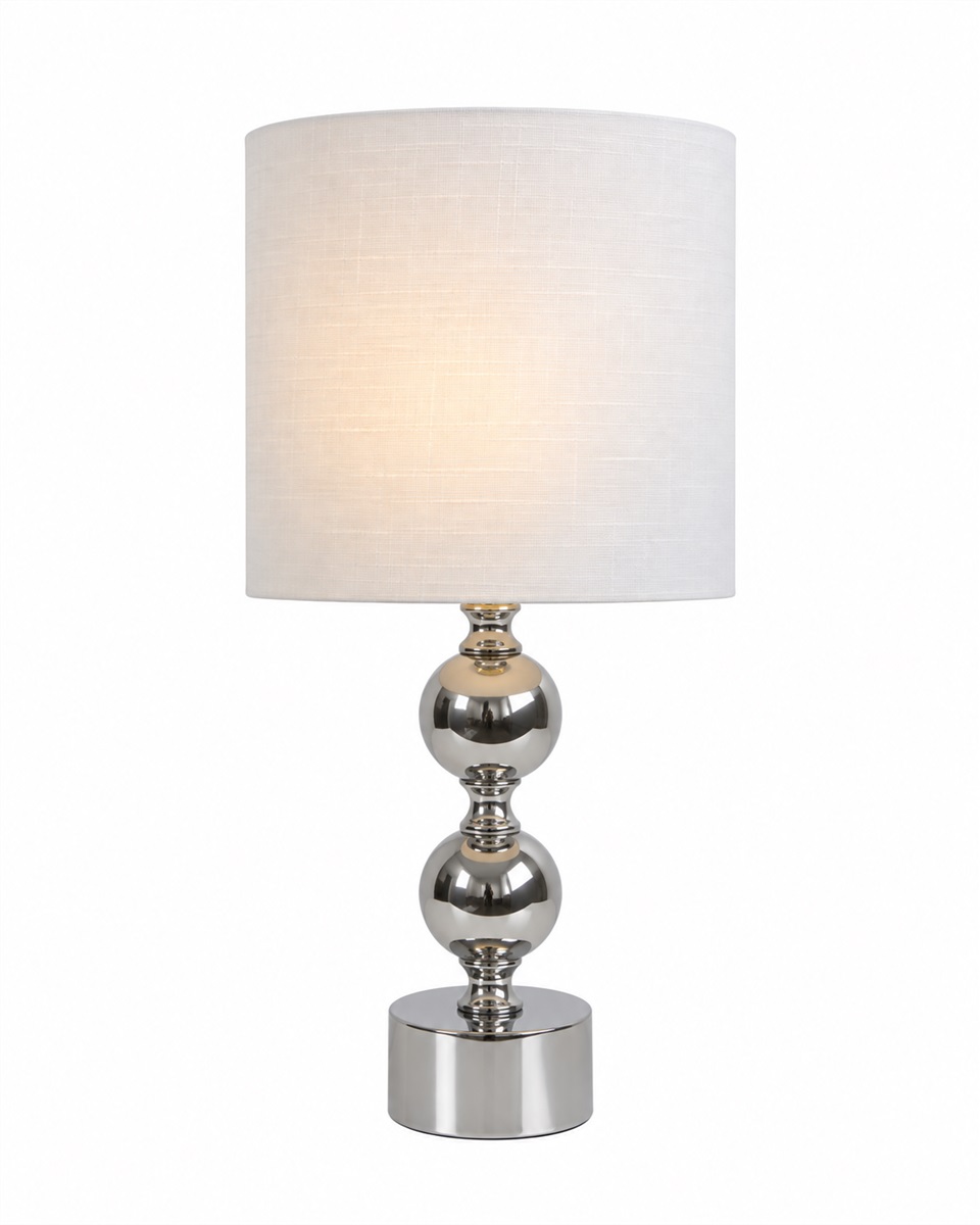 Circolo 48cm Krom/vit bordslampa från Nordic Lighting - Circolo bordslampa kombinerar en dekorativ fot i metall med elegant kromfinish och en klassisk vit linnesk&auml;rm.