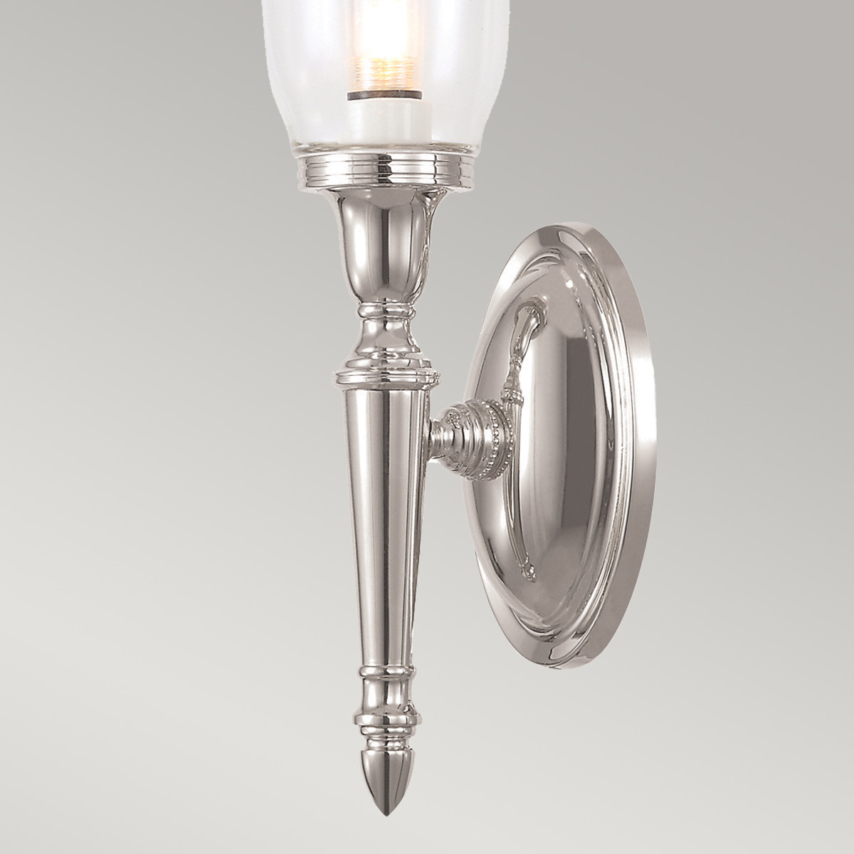 Dryden 40cm Polerad nickel badrumslampa från Elstead Lighting - Lampan finns i flera utf&ouml;randen som polerad krom, polerad nickel och polerad m&auml;ssing, vilket ger flexibilitet i stil och inredning.
